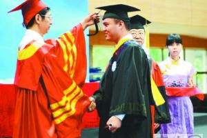 中山日报：中山学院3045名本科生毕业 今年计划招生5000名