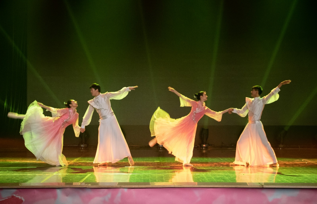 《舞越潇湘》.jpg 48d579ac8a021e58bc185980f37747f1.jpg