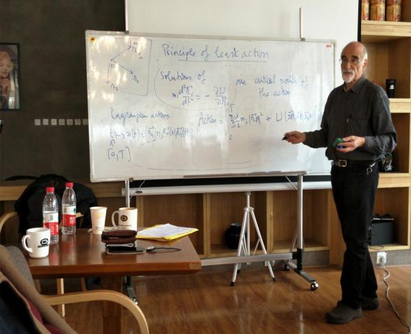 巴黎七大特级教授Alain CHENCINER做客名师讲堂