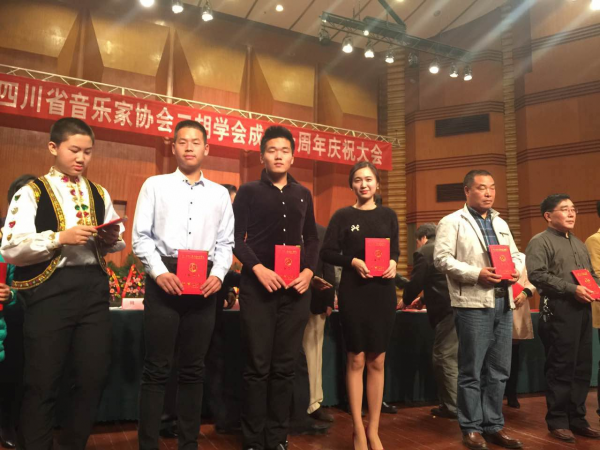 校艺术团师生获全国二胡邀请赛金银铜奖