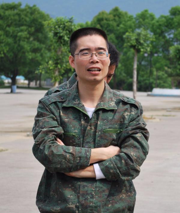 李跃龙 校友 (1).jpg 李跃龙 校友 (1).jpg