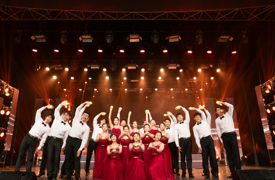 【毕业季】学校隆重举行“青春万岁”2023年毕业晚会