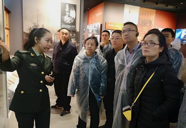 参观1.jpg 4a0e4ee3c870e37f37e4b64c143fc49b.jpg