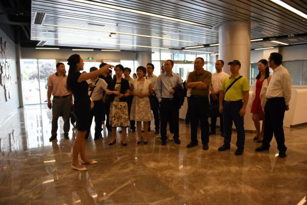 “创业天府·菁蓉汇”成电校友企业返校考察创新创业基地