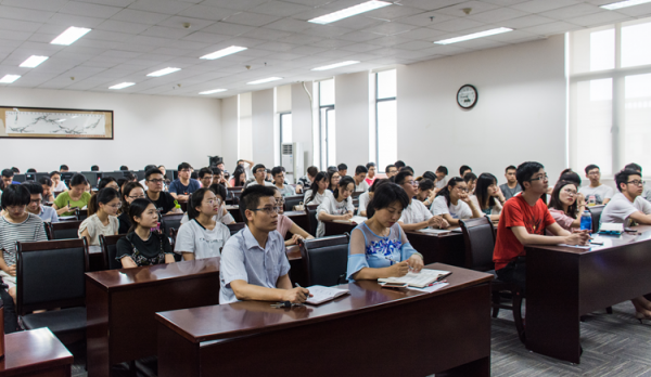 【思政聚焦】校领导为数学学院学生党员上党课