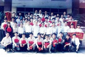 【天下成电人】张芒校友：根植成电  尊师感恩