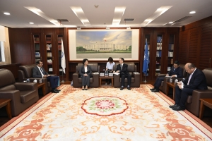 哈萨克斯坦卡拉干达萨金诺夫技术大学校长索勒·萨金塔耶娃来校访问