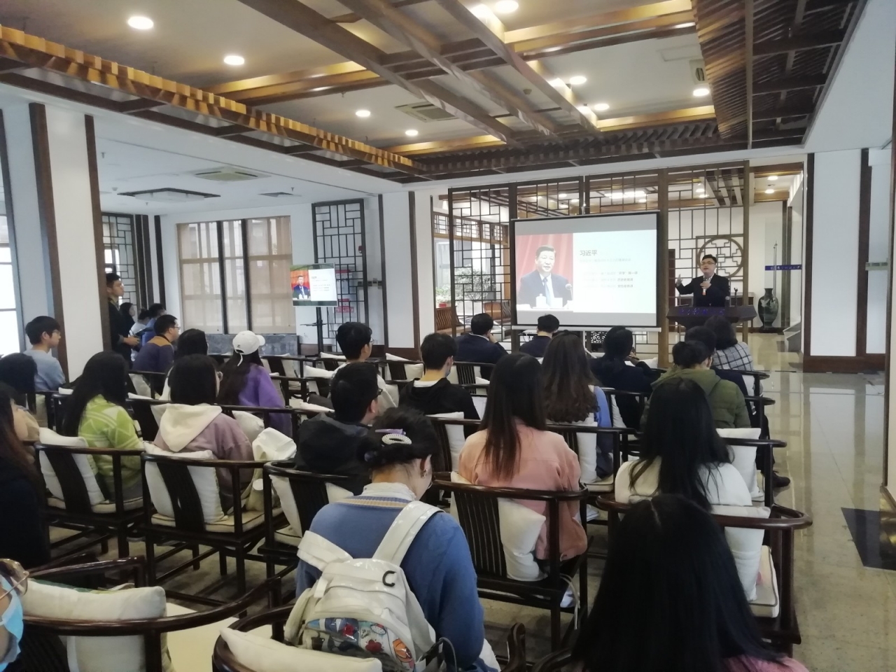 共读党史 (5).jpg 共读党史 (5).jpg