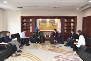 四川省社科联党组书记屈晓华来校访问