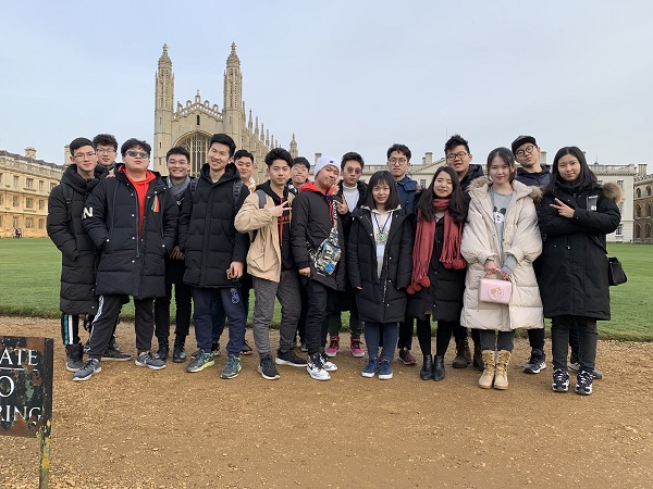 参观剑桥大学国王学院.jpg 参观剑桥大学国王学院.jpg