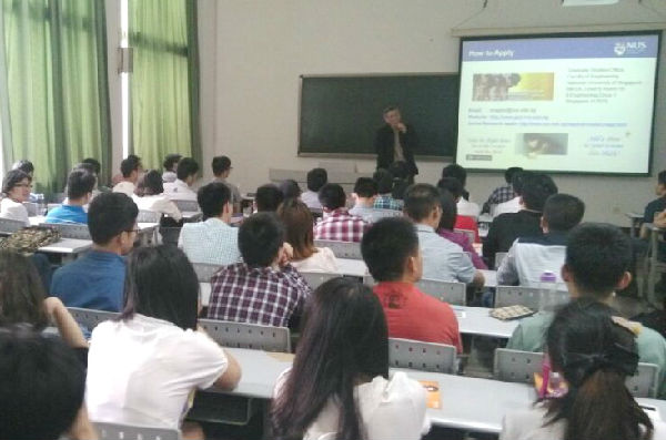 新加坡国立大学工学院代表访问物电学院