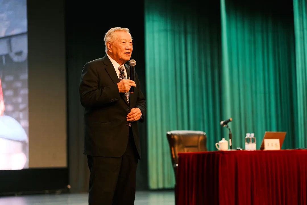 【成电讲坛】李昌钰博士“传奇与你”分享会暨蒋霞萍女士图书捐赠仪式