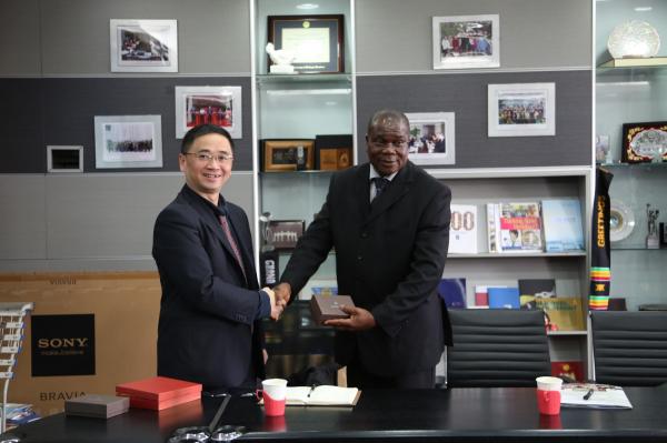 加纳科福利多亚理工学院副校长来校访问