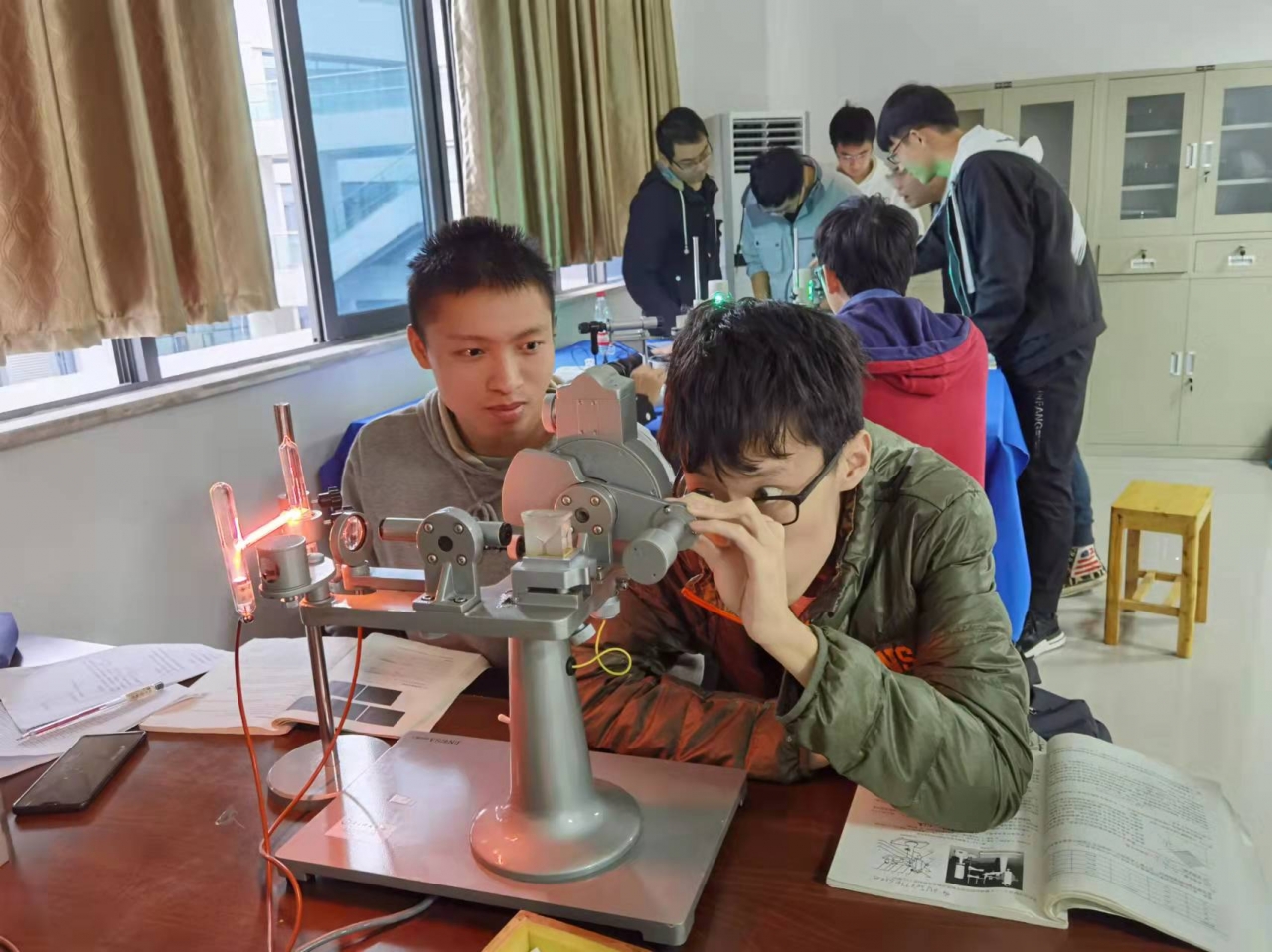 基于项目的专业能力提升课:V棱镜折射仪测介质折射率和色散曲线实验.JPG 4ec2b24c3b4d7d7e7e3fe067626b09a5.jpg
