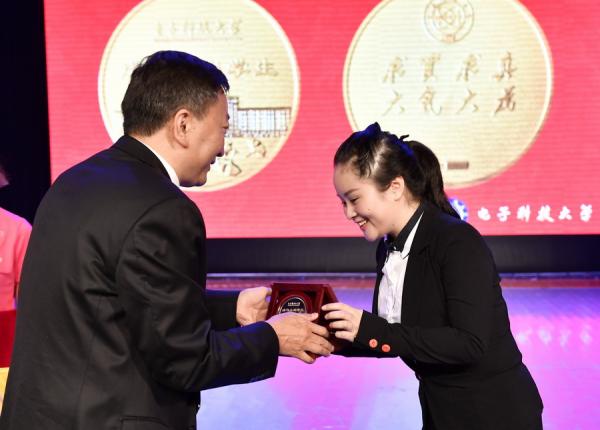 表彰0004.JPG 4f091c3ceab7b1dfa0f21bfbf2ff0a7b.jpg