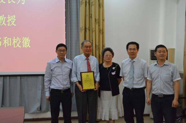 著名半导体器件专家施敏院士受聘为我校名誉教授