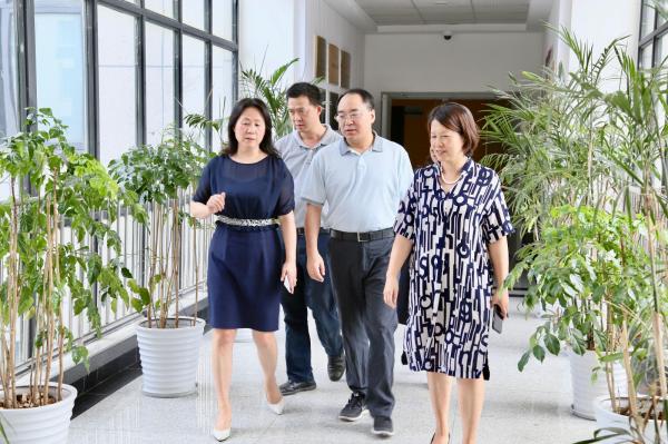 文化和旅游部非物质文化遗产司司长陈通来校调研