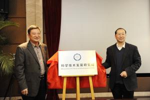 校领导班子改进工作作风等若干规定出台