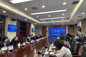 学校召开2024年教职工因公出国（境）工作小组会议