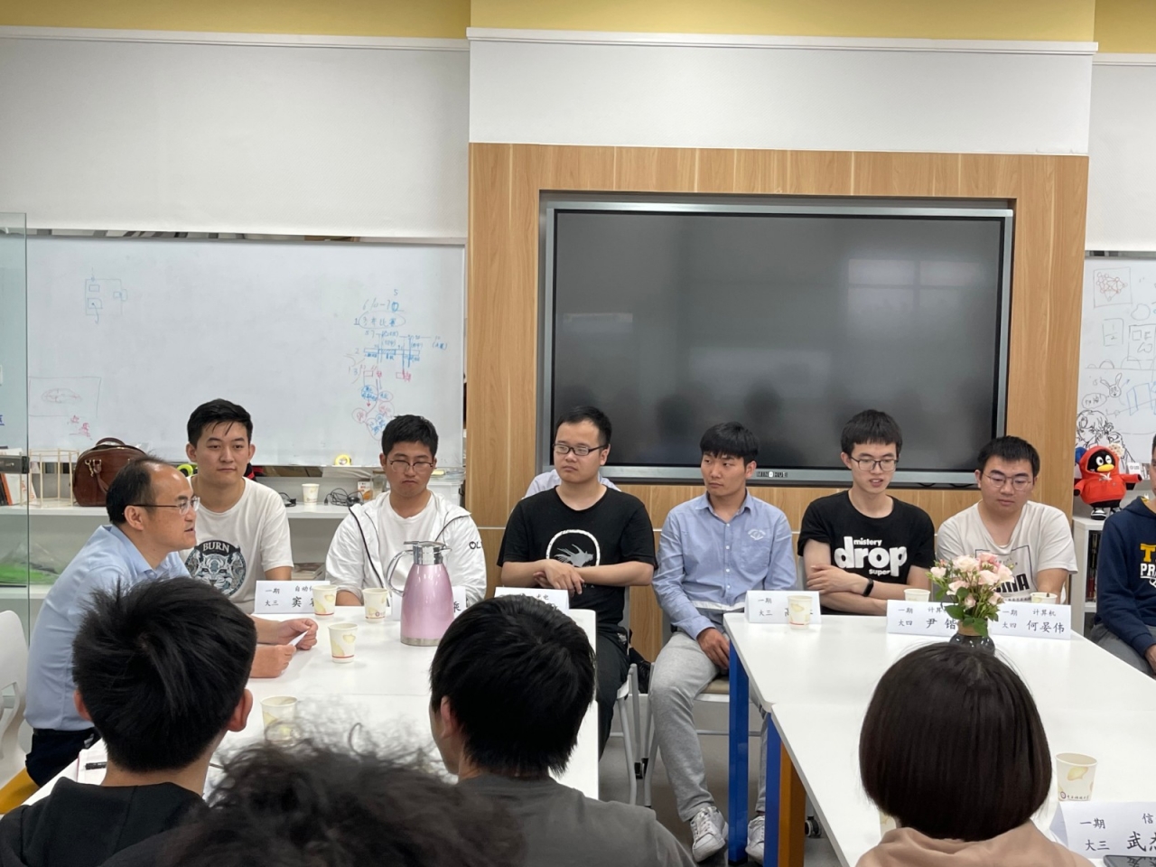 校领导与交互新媒体艺术辅修专业（iArt）学子座谈交流