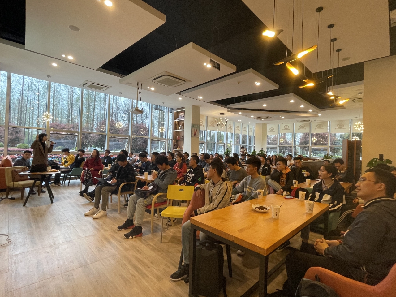 【成电下午茶】张岱南教授结合集成电路发展前景谈人生选择