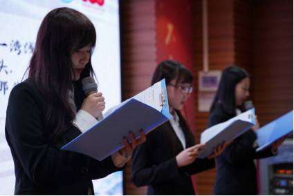 首届“银杏·中华之恋”诗歌朗诵大会成功举办