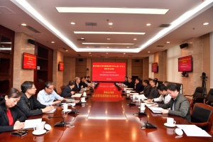 学校党委理论学习中心组（扩大）集体学习省委书记彭清华来校作党史学习教育专题党课报告和调研指示精神