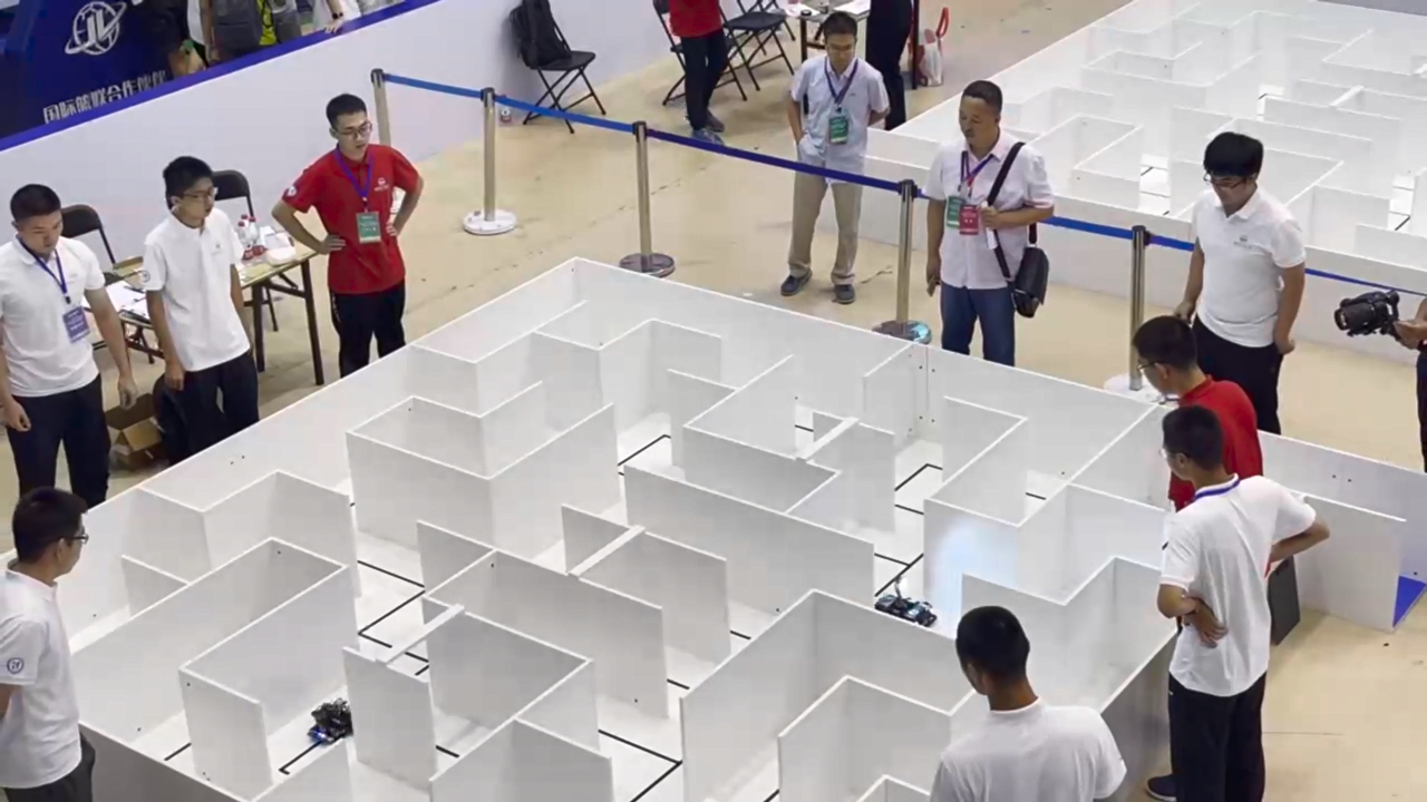 小车对决.png 526d206193e2bd31ff1b7eb180653f1a_31f6f.p