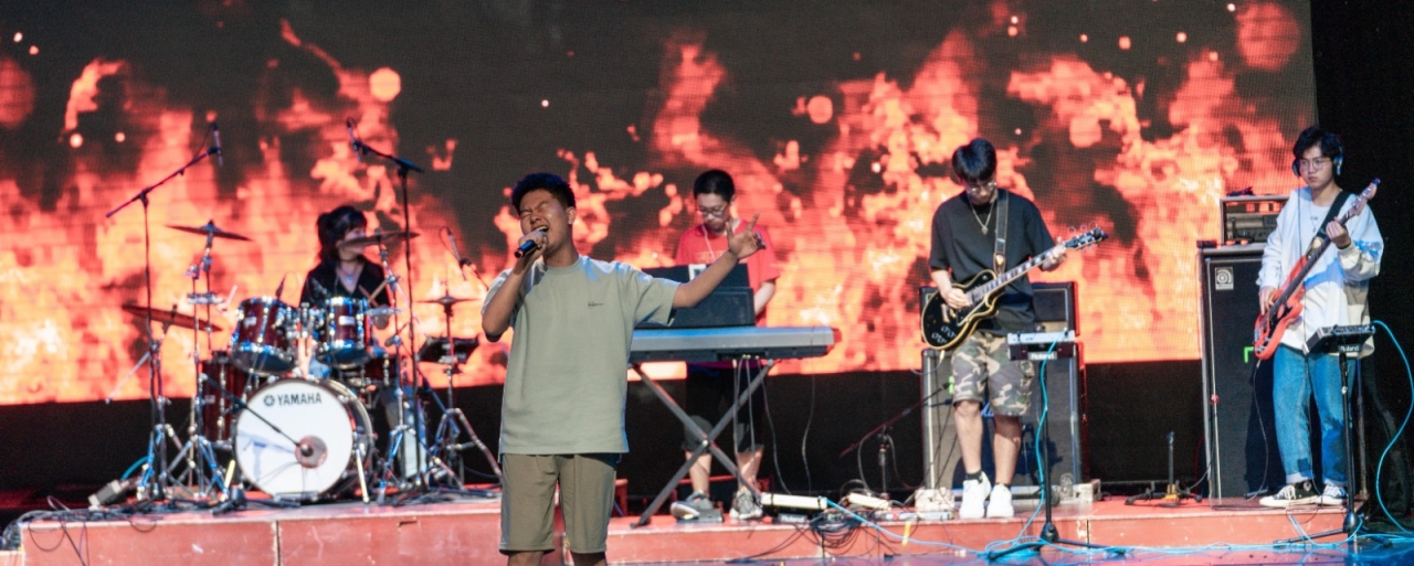 乐队照3-xiao.jpg 乐队照3-xiao.jpg