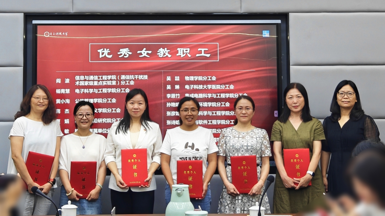 女教职工1.jpg 52cae208c32f7e7c108eaf1b5717e229_231e5.j