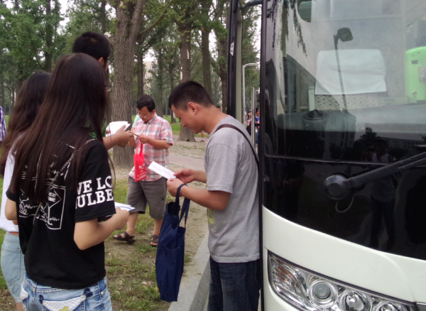 微固学院新生寄送明信片庆祝教师节