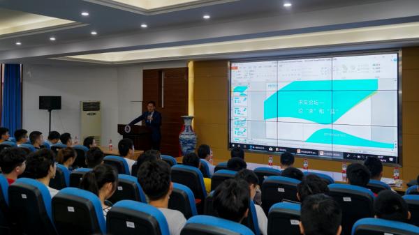 思特奇公司董事长吴飞舟校友阐释“求”和“实”