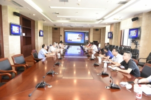 学校召开党委理论学习中心组（扩大）会议　深入学习党的十九届四中全会精神