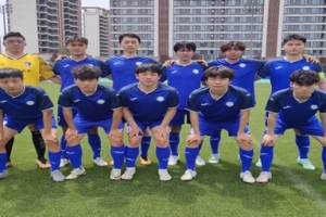 我校男足在四川省第五届“贡嘎杯”青少年校园足球联赛总决赛中获得二等奖