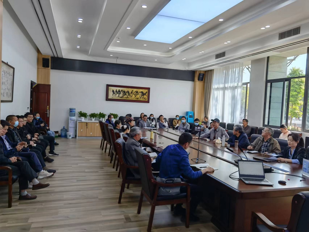 “电路分析与电子线路”课程团队推进“研究型学与教”讨论