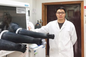 【青年学人】唐永亮：一招把“黑色黄金”石墨烯变成“白菜价”