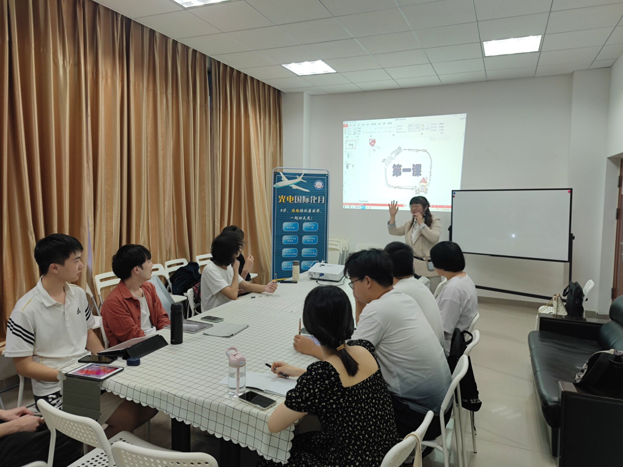 光电学院开展“国际化月”系列活动 助力学生国际化视野提升