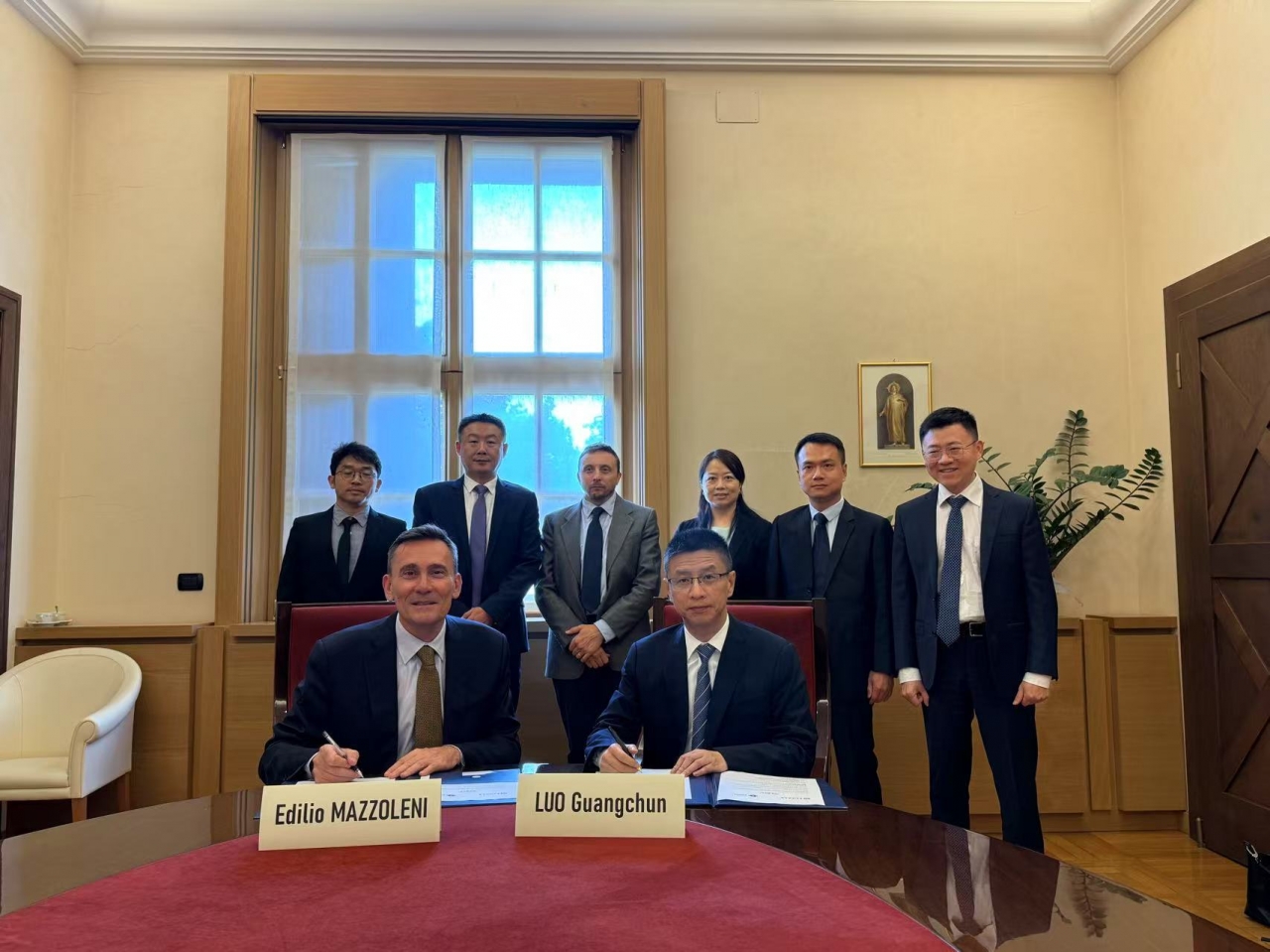 校领导率团访问意大利