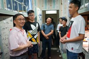 校领导走进沙河校区寝室与学子深入交流