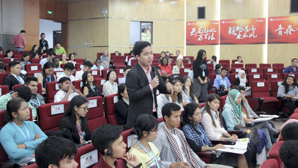【甲子校庆】“亚青”论坛上代表们都在忙什么