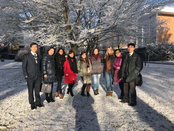 与柏林自由大学学生交流.jpg 与柏林自由大学学生交流.jpg