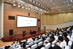 校领导为成电学子讲解“青年与党”