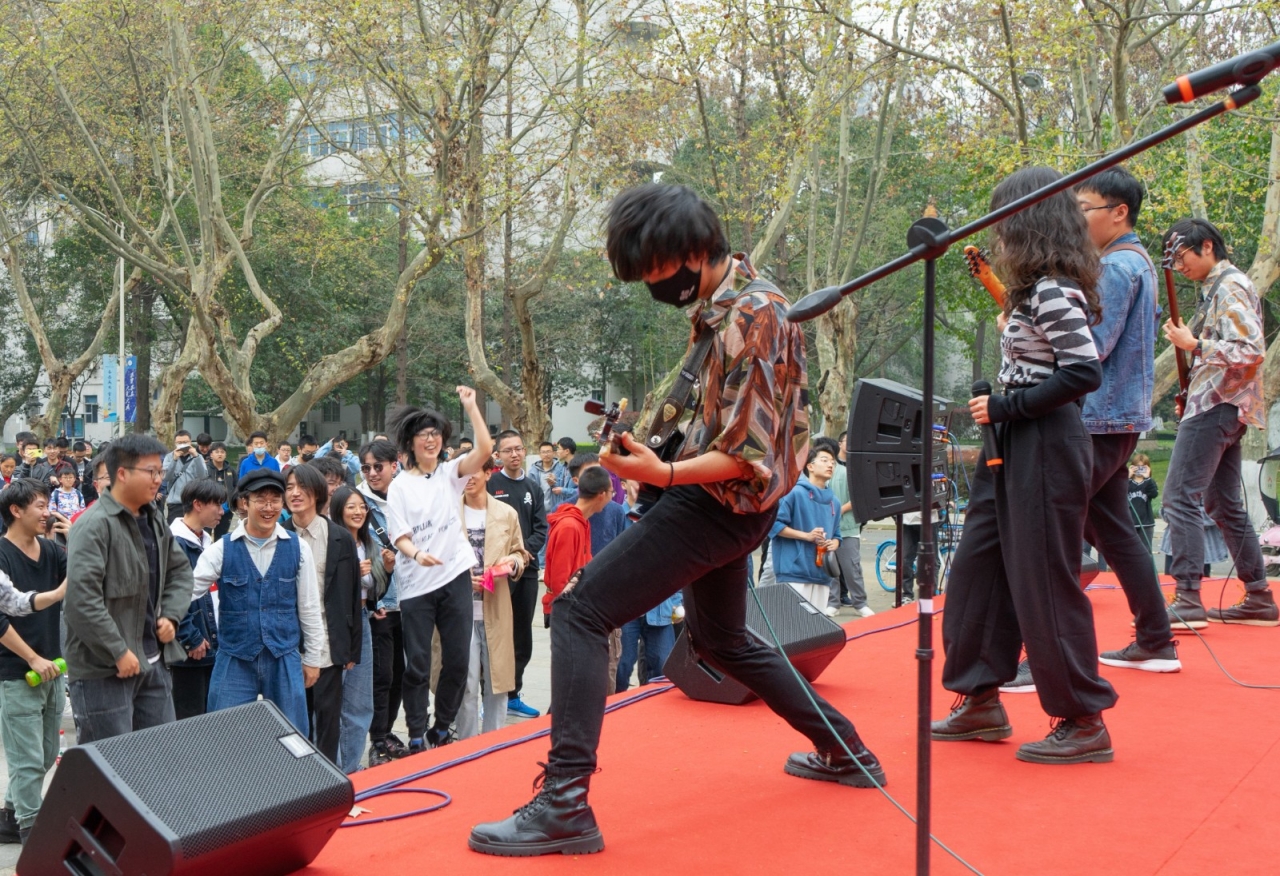 成电的春天由摇滚音乐会开启