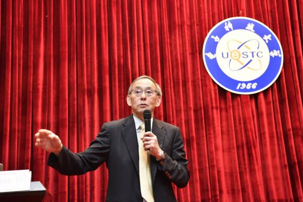 诺奖得主朱棣文履行与立人学子两年之约做客成电