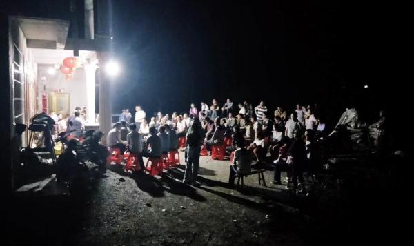 02、村两委组织召开院坝会.jpg 02、村两委组织召开院坝会.jpg