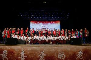 成电学子为“最喜爱的老师”颁奖