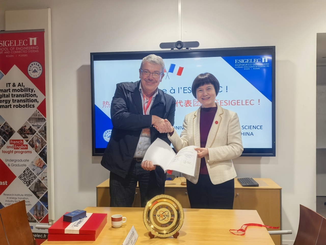 58256cd1c2cfd3c0f291d94b6681bfb7_75217.j