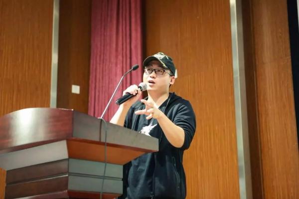 【成电讲坛】中国游戏行业知名概念设计师杨谅分享游戏CG制作秘诀