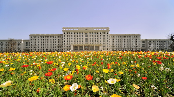 清水河校区主楼入选改革开放35年百项精品工程