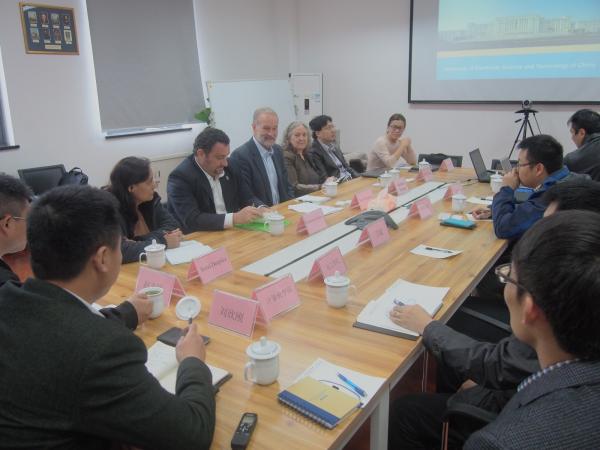 格拉斯哥大学荣誉副校长John Chapman教授一行来校访问